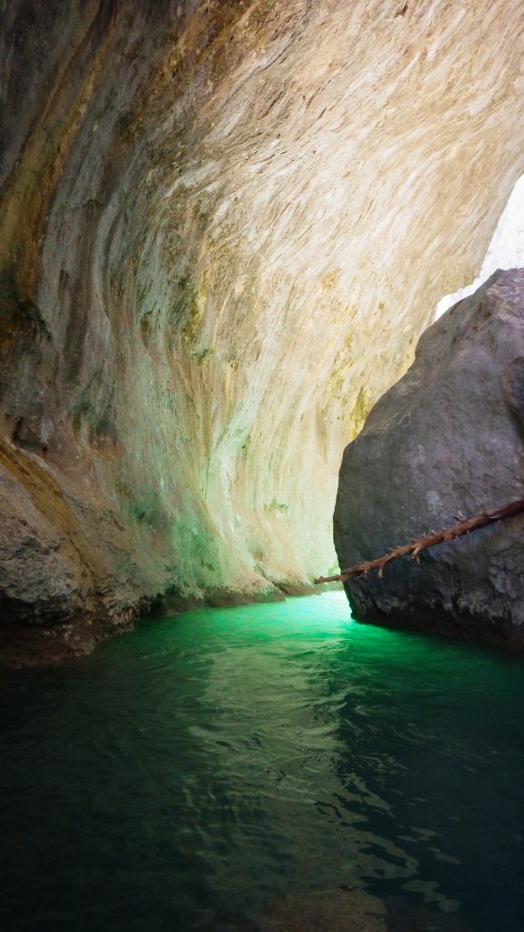 nage aquatique dans le couloir samson